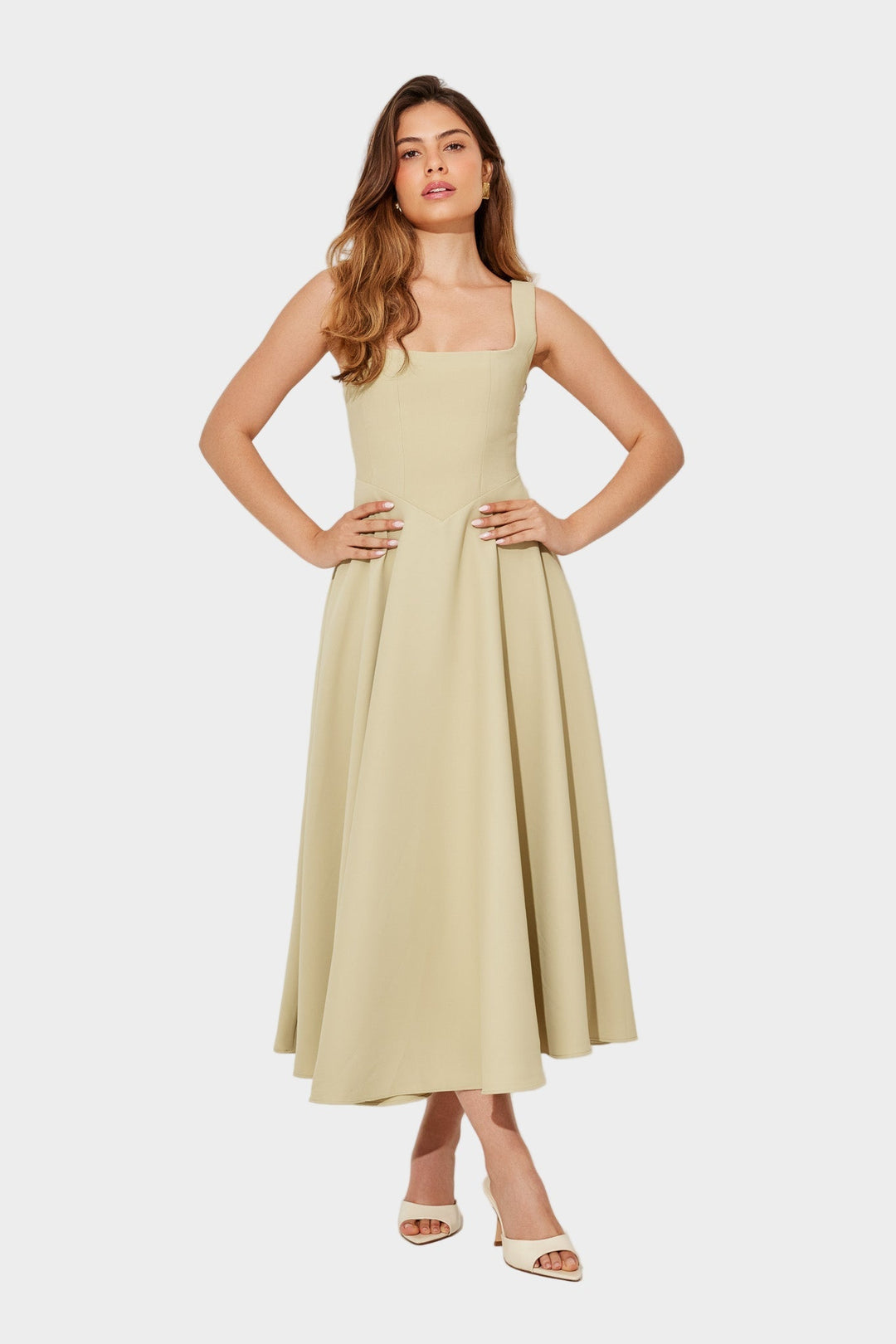 Timeless Airy Midi Dress with Elegant Lines and Natural Movement